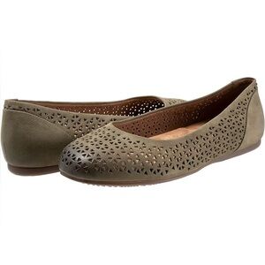 SOFTWALK 11 NWT Sonoma Perforated Leather Ballet Flats • Dark Olive Green
